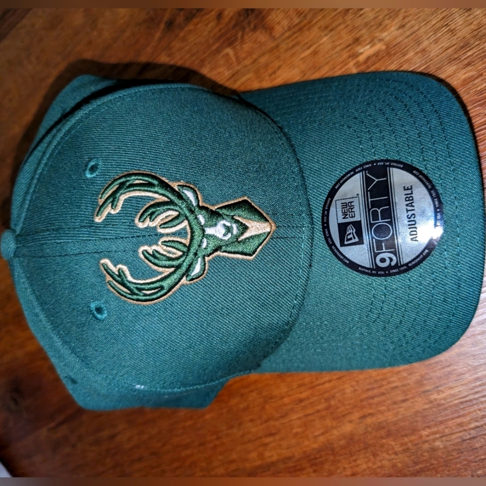 Milwaukee Bucks New Era 9FORTY cap NWT